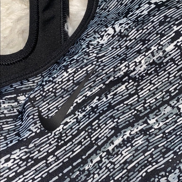 nike pro sports bra - Picture 2 of 5